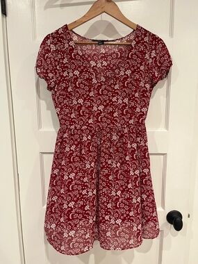 Forever 21 Maroon Floral Short Sleeve Sundress